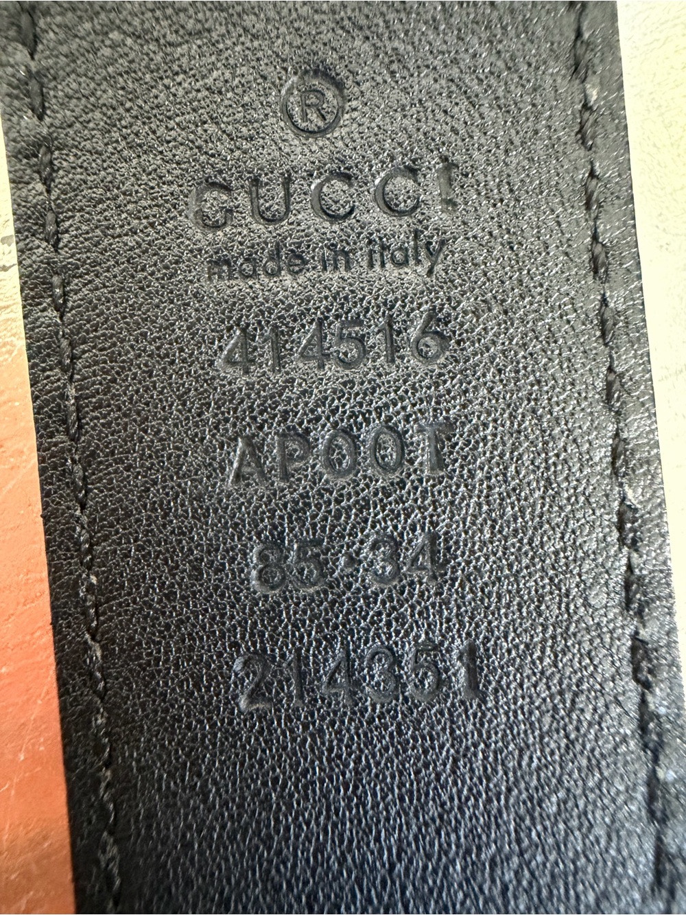 Gucci Black Leather Belt with Antiqued Gold Double G Buckle - Picture 4 of 7